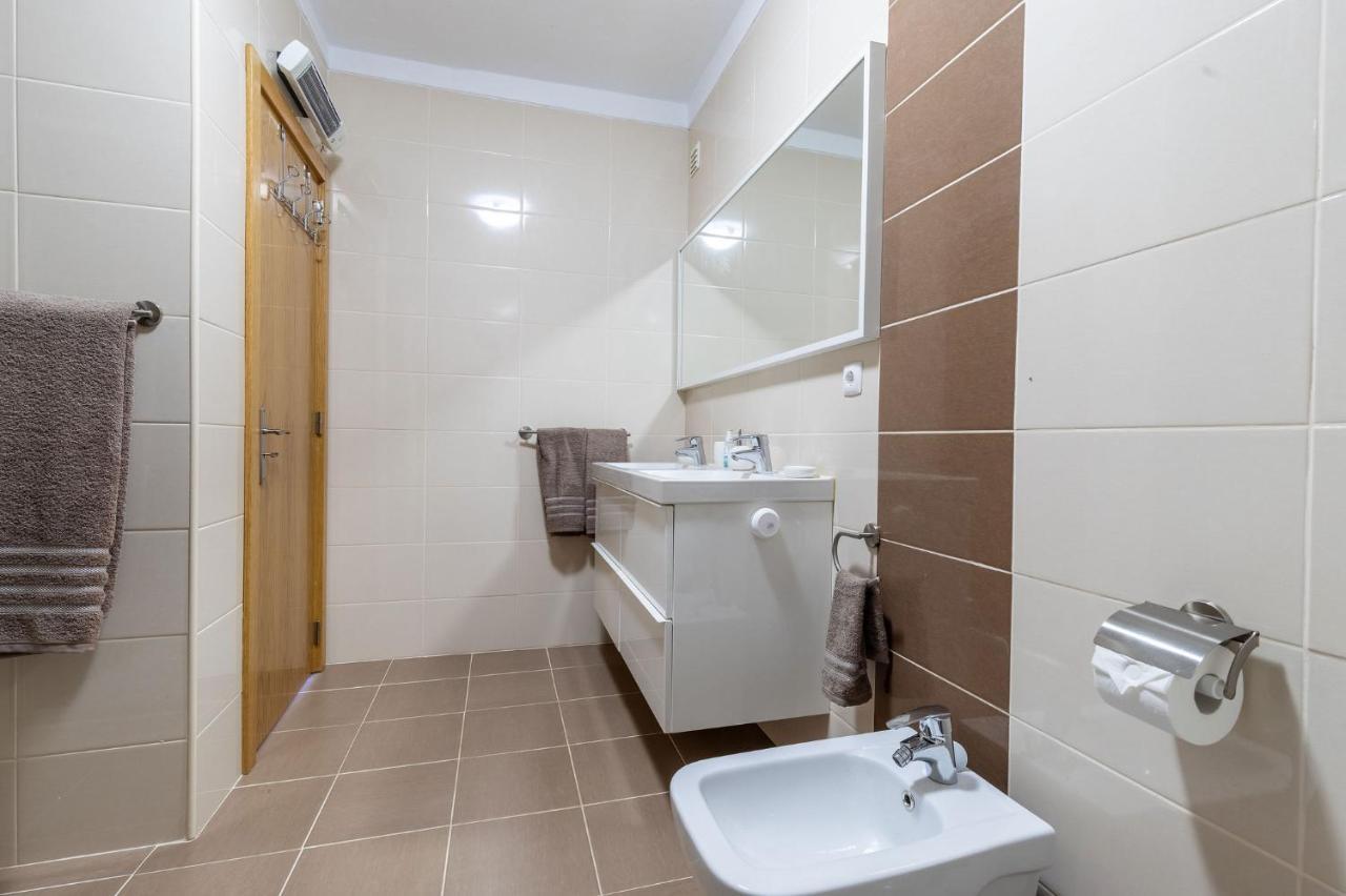Lovely One Bedroom Apartment In Алвор Екстер'єр фото