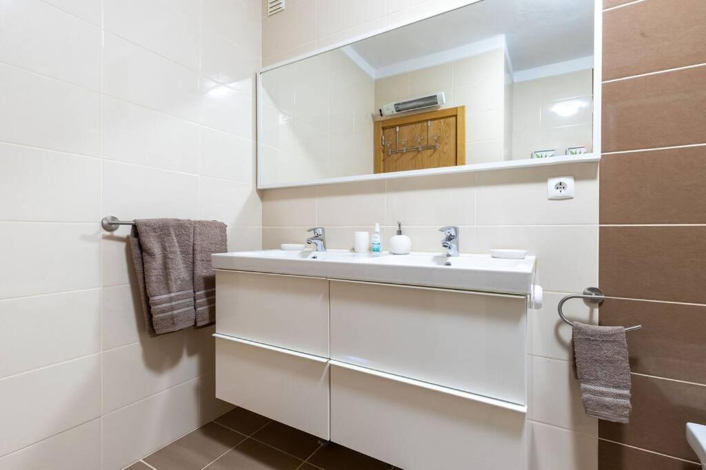 Lovely One Bedroom Apartment In Алвор Екстер'єр фото