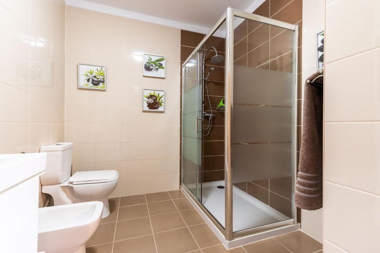 Lovely One Bedroom Apartment In Алвор Екстер'єр фото